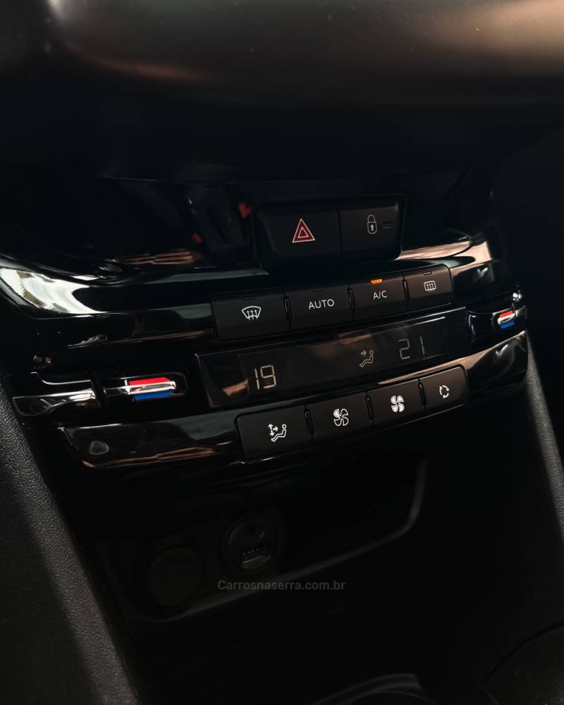 PEUGEOT - 2008 - 2016/2017 - Branca - R$ 59.900,00