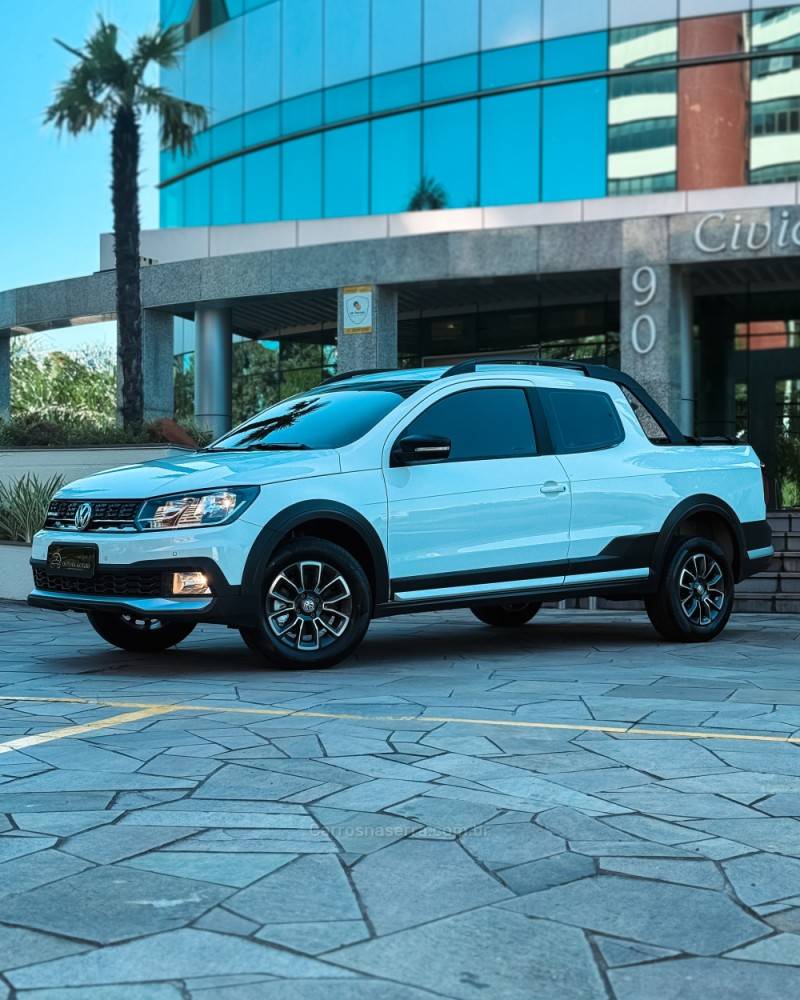 VOLKSWAGEN - SAVEIRO - 2023/2023 - Branca - R$ 99.900,00
