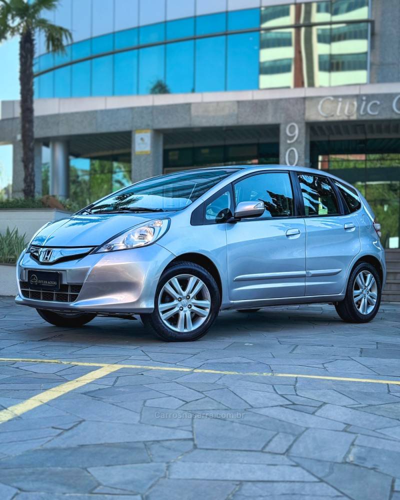 HONDA - FIT - 2012/2013 - Prata - R$ 55.900,00