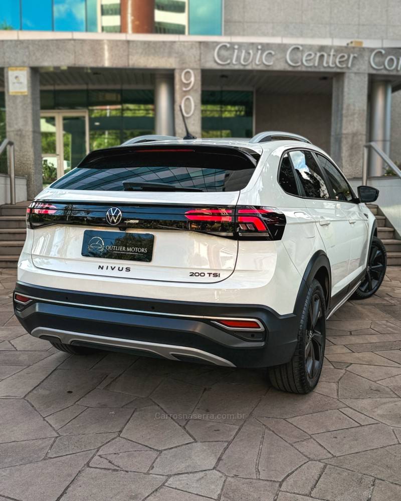 VOLKSWAGEN - NIVUS - 2022/2023 - Prata - R$ 122.900,00