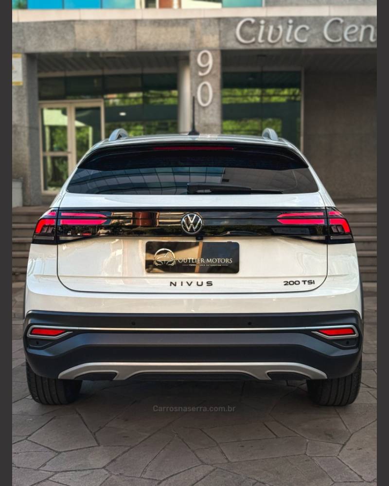 VOLKSWAGEN - NIVUS - 2022/2023 - Prata - R$ 122.900,00