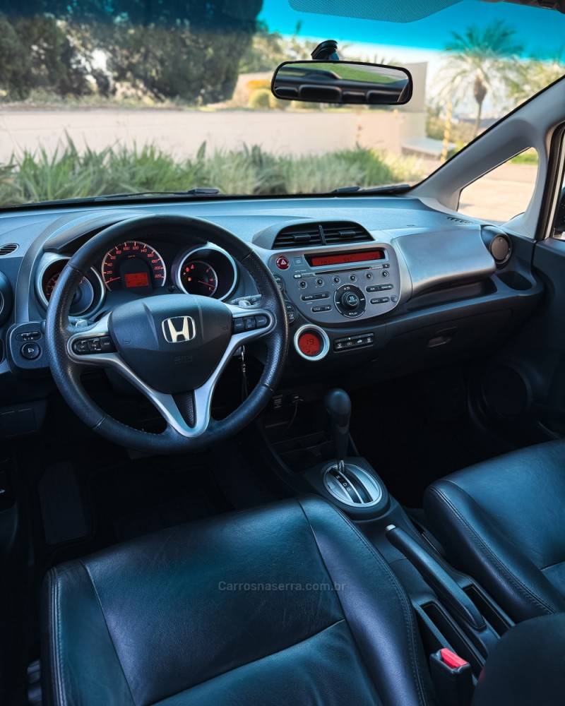HONDA - FIT - 2012/2013 - Prata - R$ 55.900,00