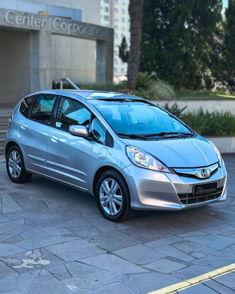 HONDA - FIT - 2012/2013 - Prata - R$ 55.900,00