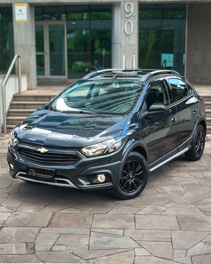 CHEVROLET - ONIX - 2018/2019 - Cinza - R$ 76.900,00