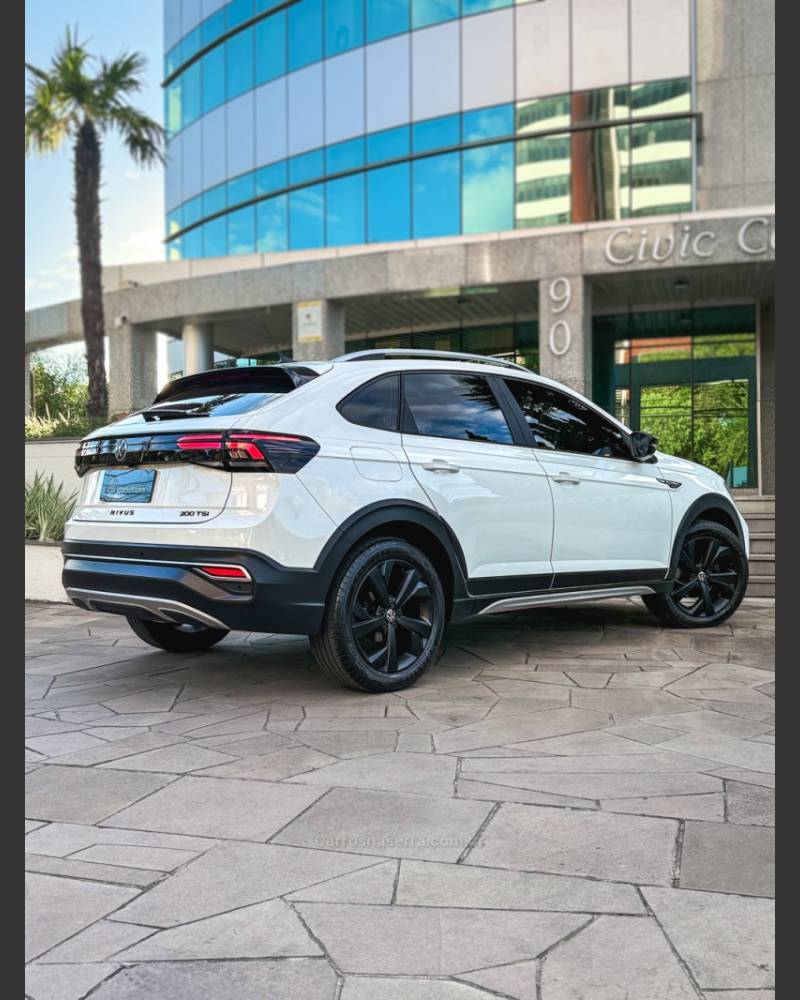 VOLKSWAGEN - NIVUS - 2022/2023 - Prata - R$ 122.900,00