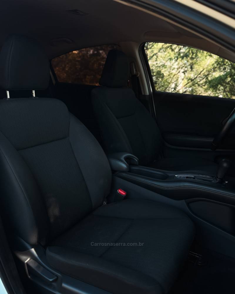 HONDA - HR-V - 2015/2016 - Branca - R$ 89.900,00