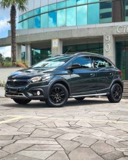 CHEVROLET - ONIX - 2018/2019 - Cinza - R$ 76.900,00