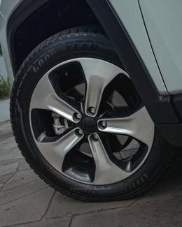 JEEP - COMPASS - 2017/2018 - Branca - R$ 95.900,00