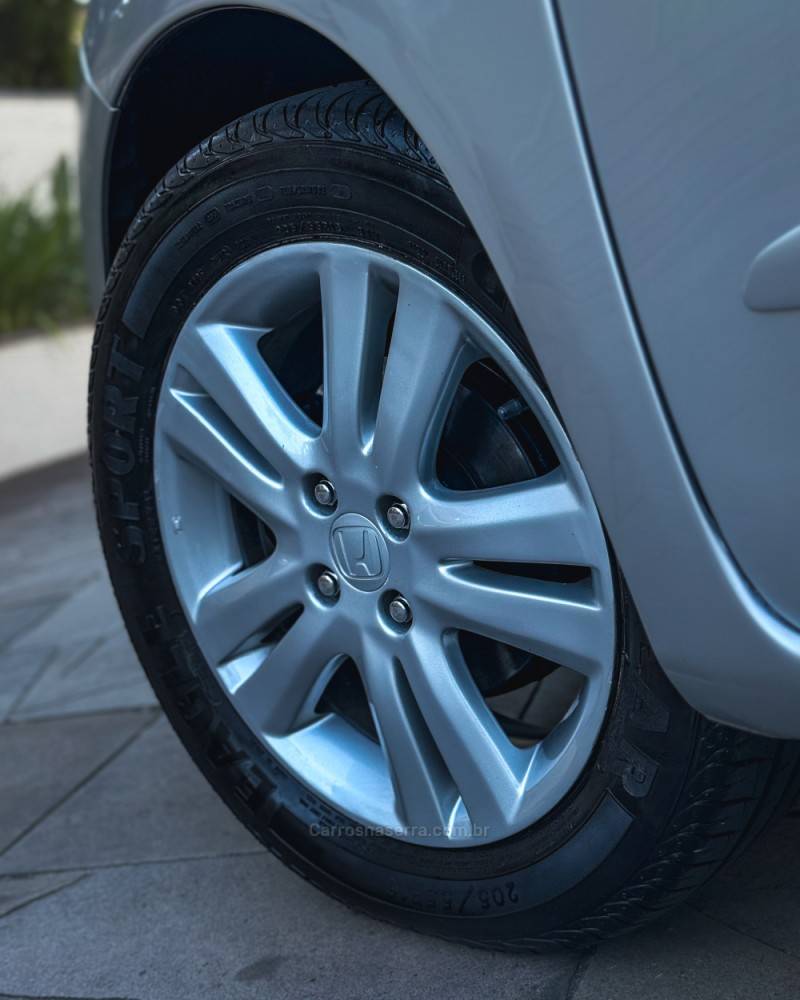 HONDA - FIT - 2012/2013 - Prata - R$ 55.900,00
