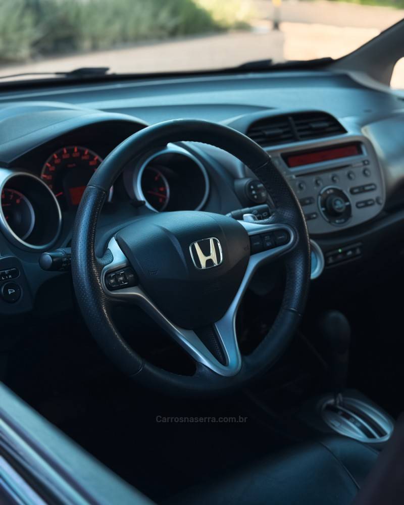 HONDA - FIT - 2012/2013 - Prata - R$ 55.900,00
