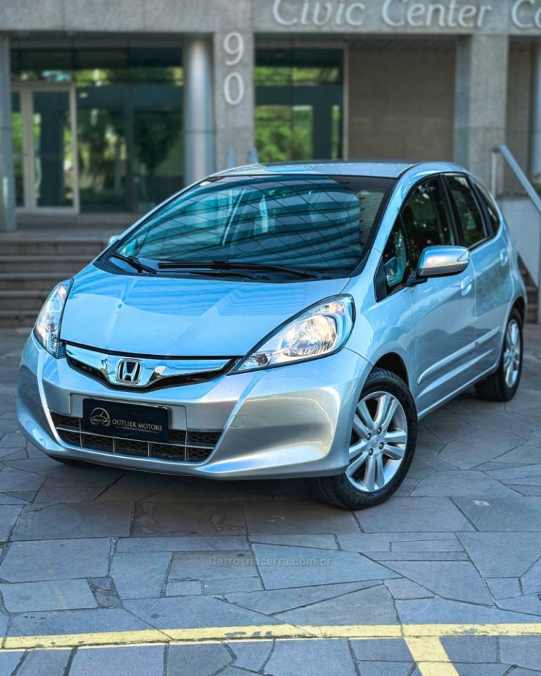 HONDA - FIT - 2012/2013 - Prata - R$ 55.900,00