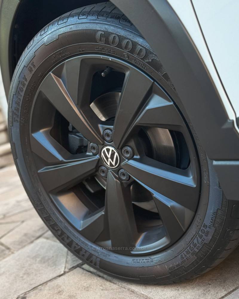 VOLKSWAGEN - NIVUS - 2022/2023 - Prata - R$ 122.900,00
