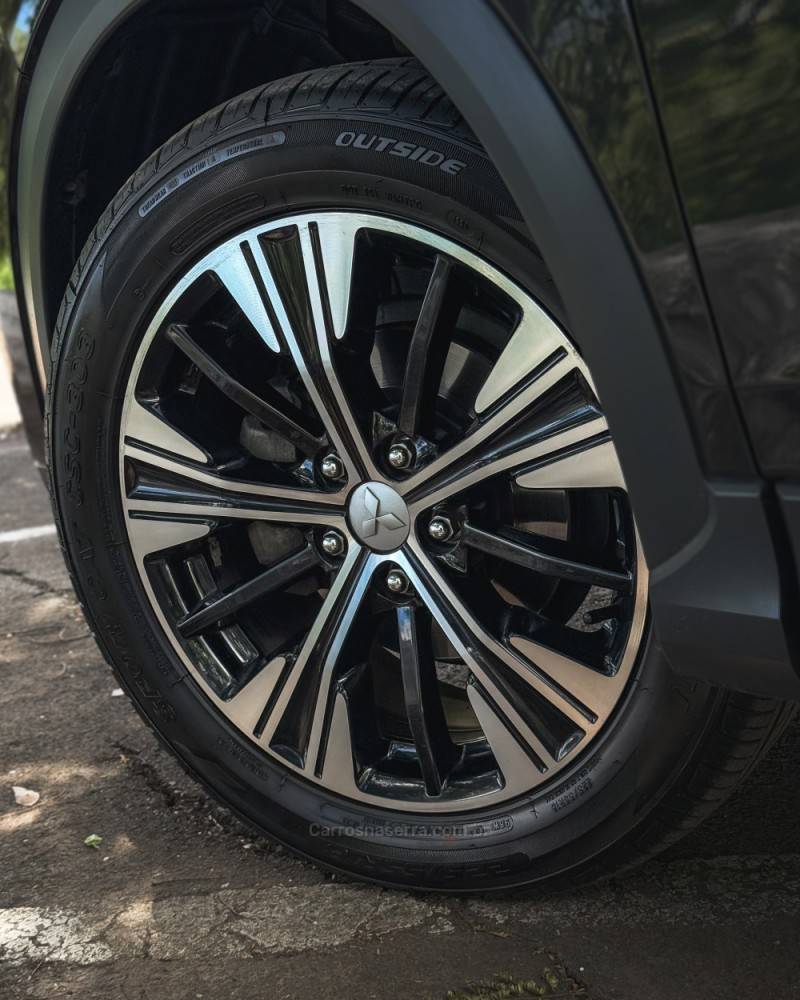 MITSUBISHI - ECLIPSE CROSS - 2019/2020 - Preta - R$ 117.900,00