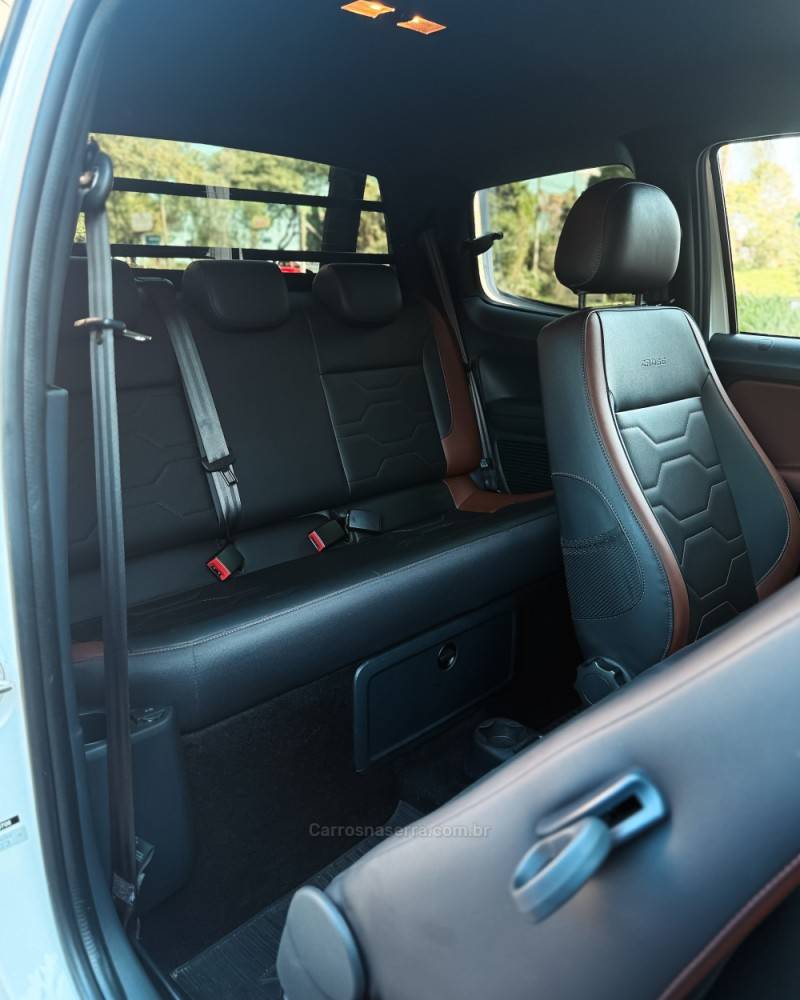 VOLKSWAGEN - SAVEIRO - 2023/2023 - Branca - R$ 99.900,00