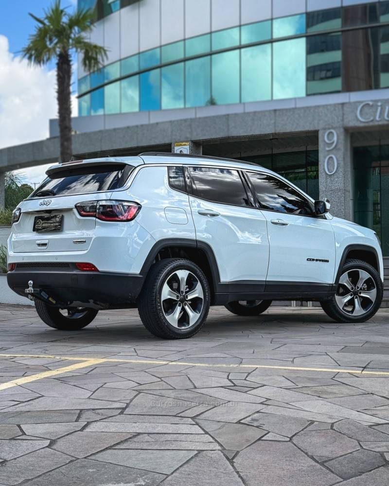 JEEP - COMPASS - 2017/2018 - Branca - R$ 95.900,00