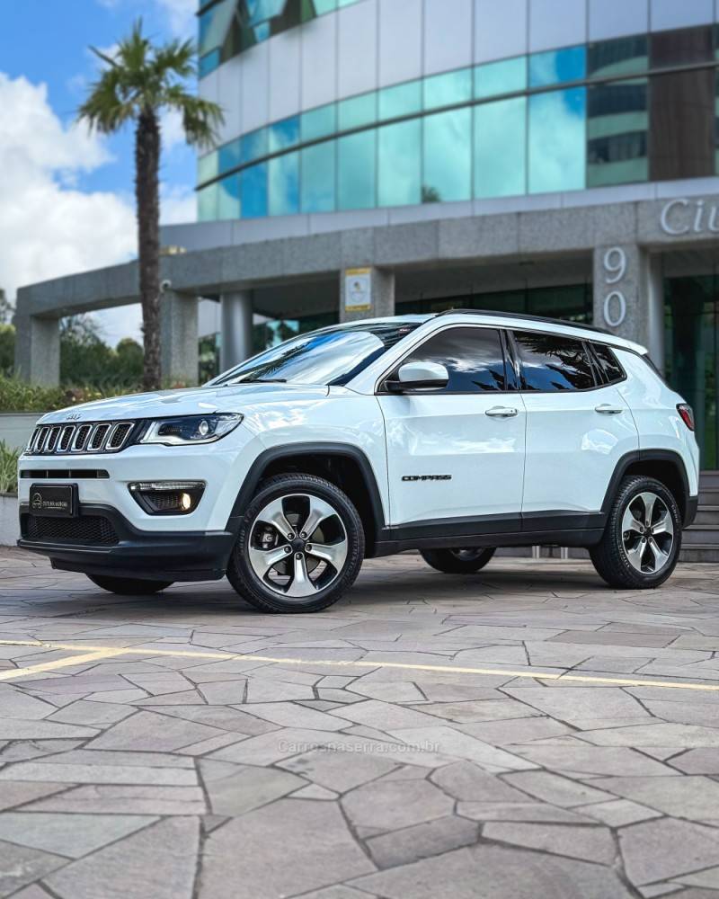 JEEP - COMPASS - 2017/2018 - Branca - R$ 95.900,00