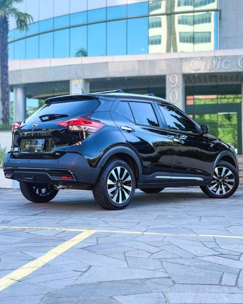 NISSAN - KICKS - 2018/2019 - Preta - R$ 92.900,00