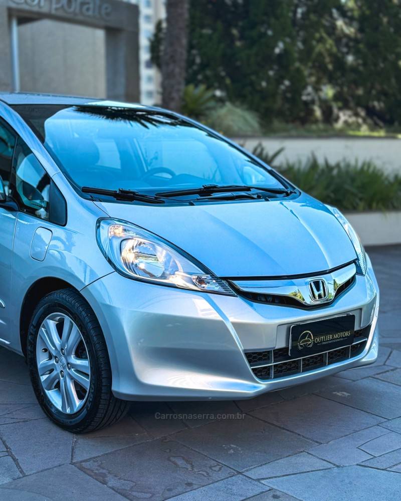 HONDA - FIT - 2012/2013 - Prata - R$ 55.900,00