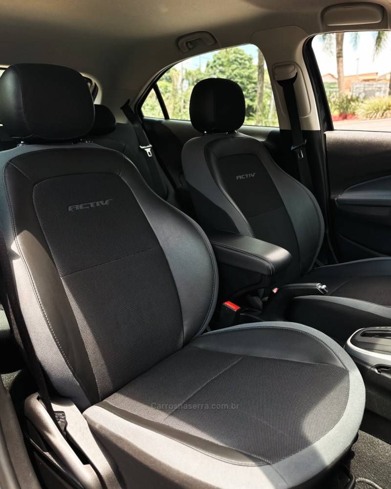 CHEVROLET - ONIX - 2018/2019 - Cinza - R$ 76.900,00